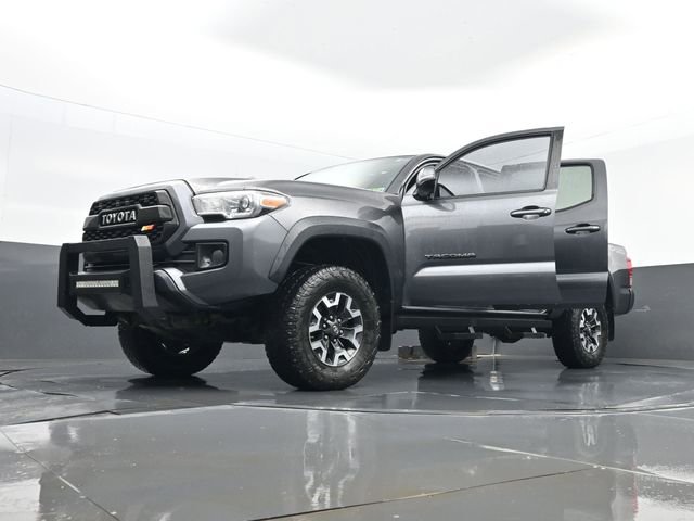 Used 2016 Toyota Tacoma TRD Off-Road w/ Premium & Technology Package AWD/4WD image 32