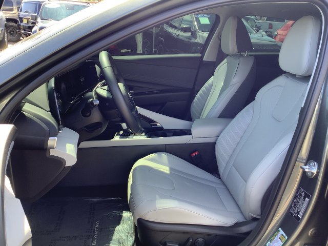Used 2025 Hyundai Elantra Limited FWD image 8
