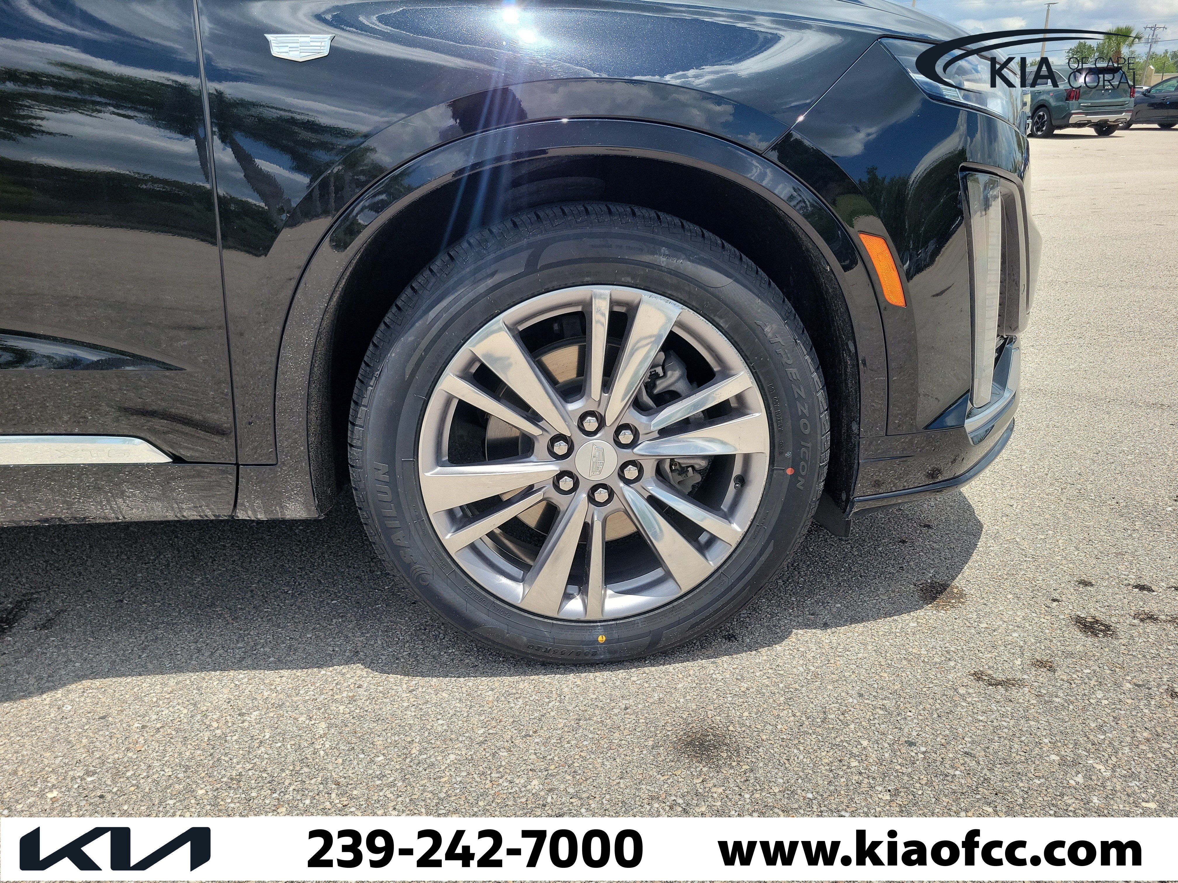 Used 2023 Cadillac XT6 Premium Luxury AWD/4WD image 7