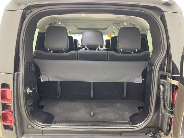 Used 2023 Land Rover Defender 130 SE image 15