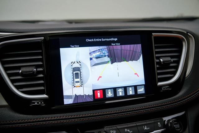 Used 2025 Chrysler Pacifica Pinnacle image 23