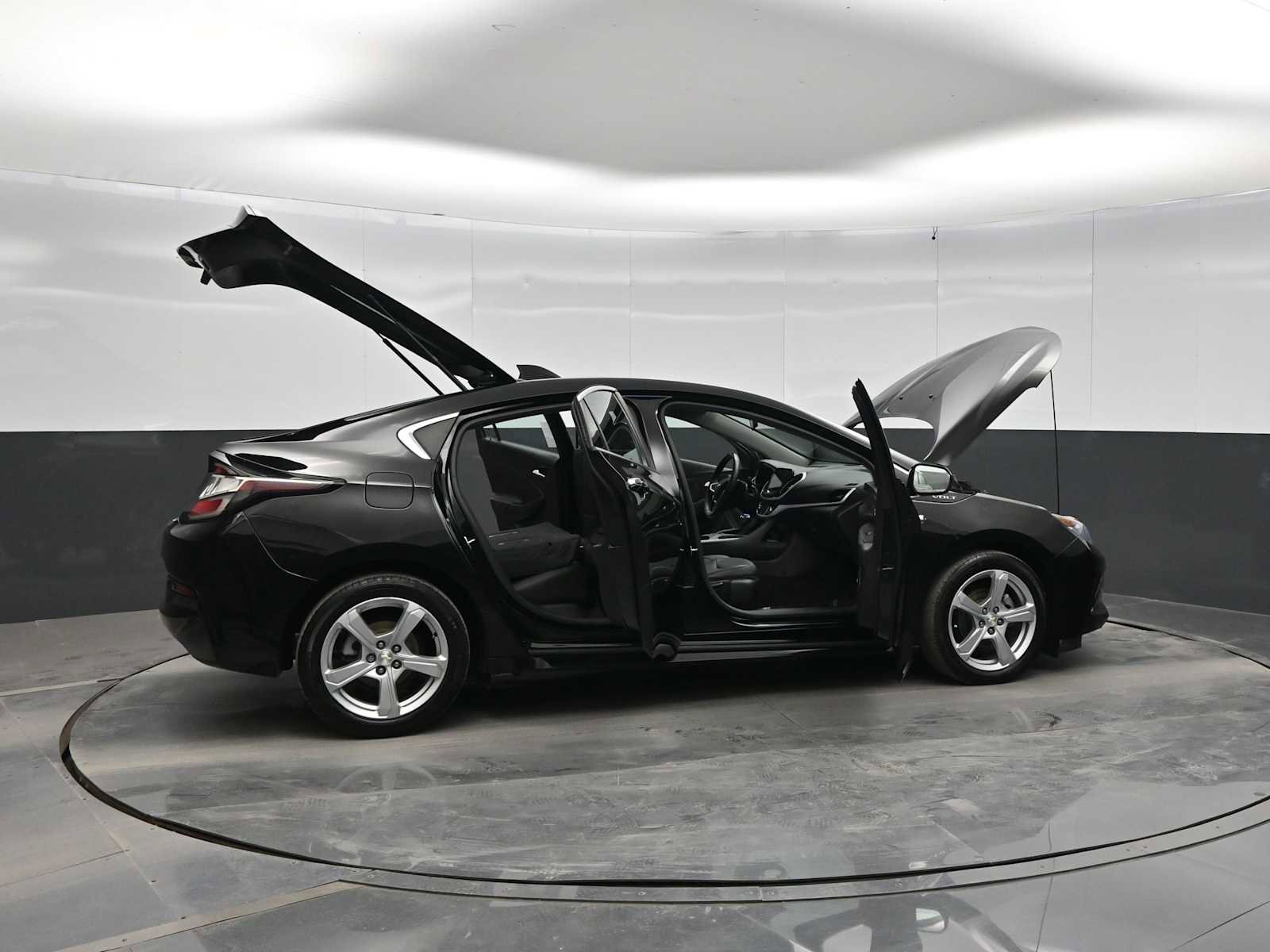 Used 2018 Chevrolet Volt LT w/ Comfort Package FWD image 42
