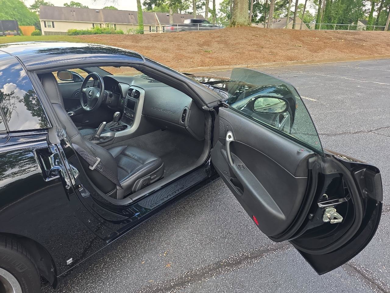 Used 2006 Chevrolet Corvette Coupe w/ Preferred Equipment Group RWD image 19