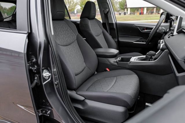 Used 2025 Toyota RAV4 XLE image 36
