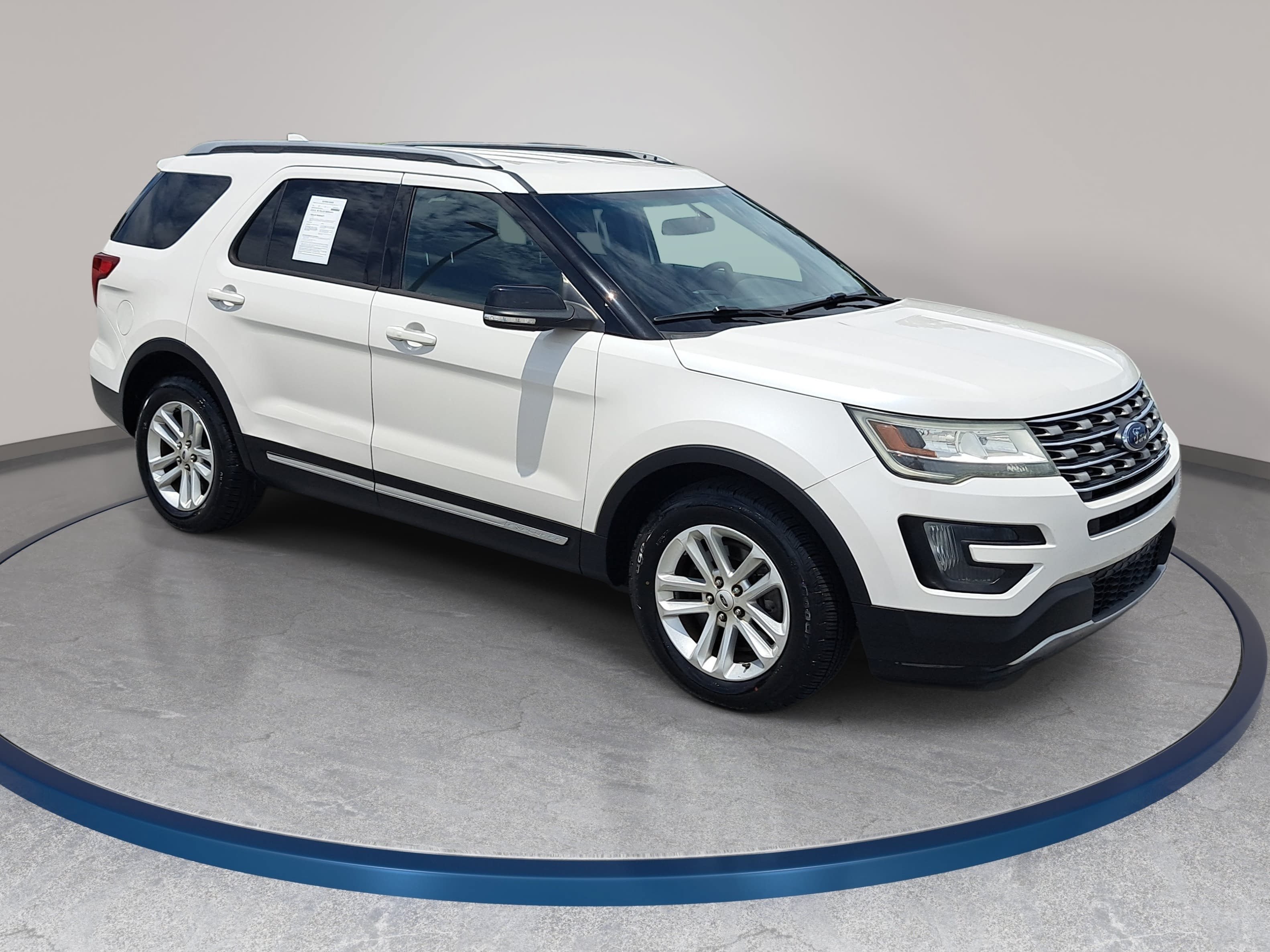 Used 2016 Ford Explorer XLT w/ Equipment Group 201A FWD image 3