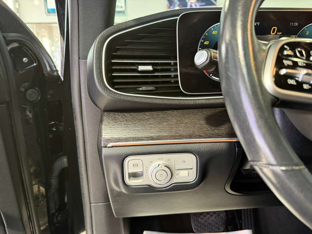 Used 2020 Mercedes-Benz GLE 350 4MATIC w/ Premium Package image 18