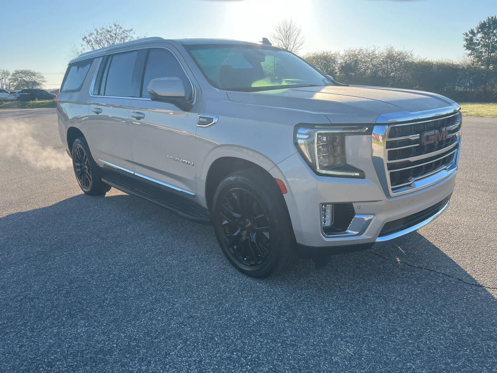 Used 2021 GMC Yukon XL SLT w/ SLT Premium Package image 9