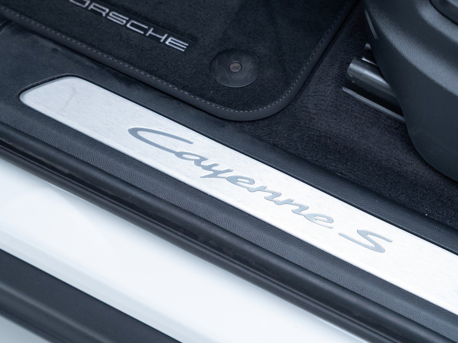 Certified 2025 Porsche Cayenne S image 14