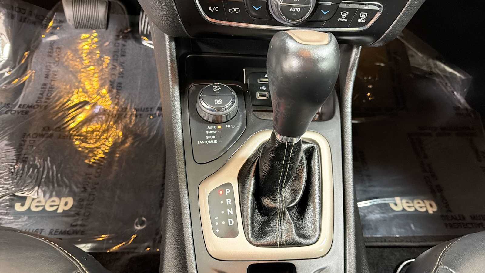 Used 2015 Jeep Cherokee Limited AWD/4WD image 22