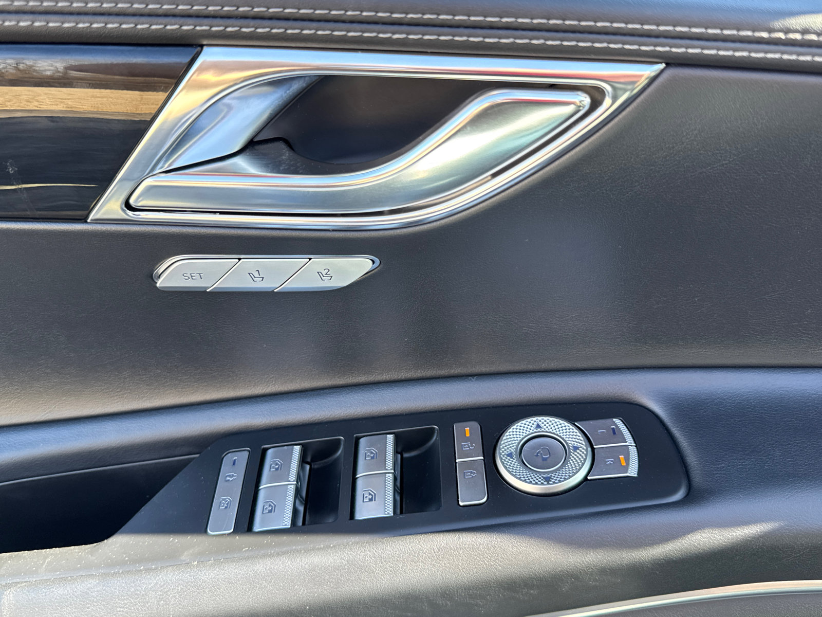 Used 2025 Genesis GV80 2.5T image 17