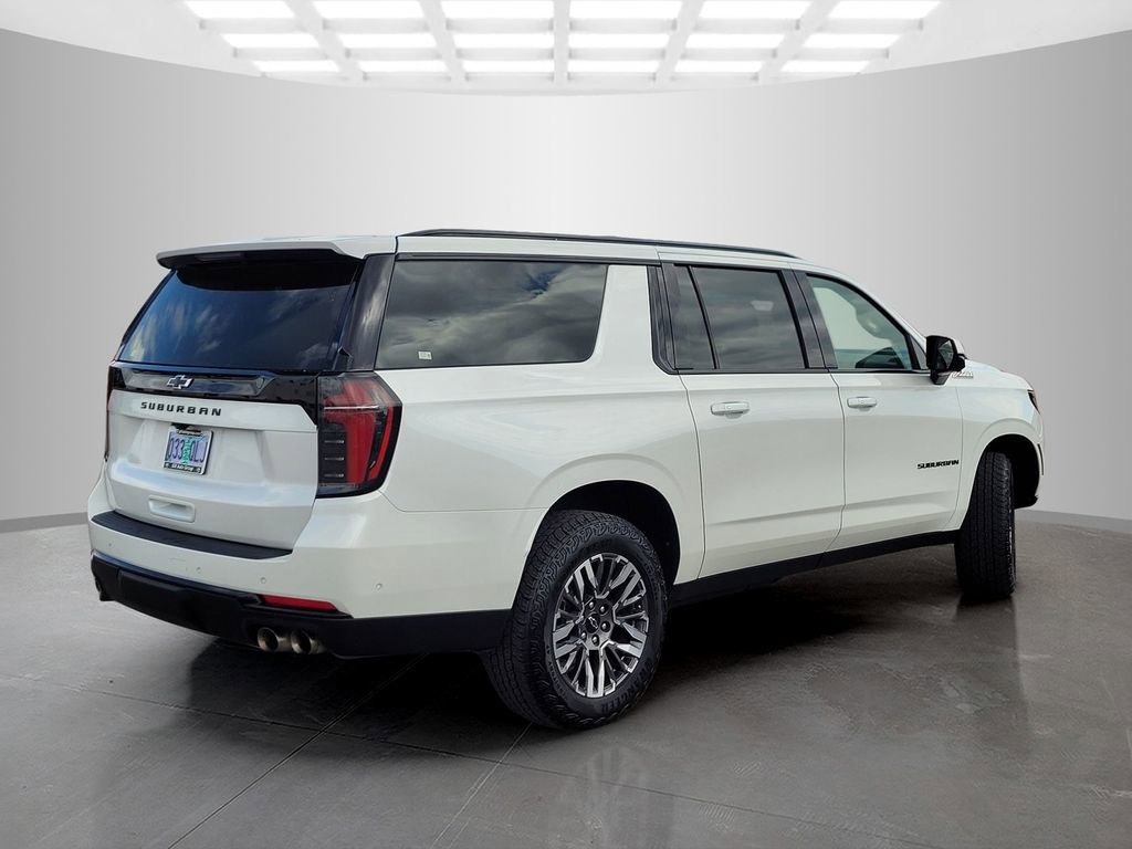 Used 2025 Chevrolet Suburban Z71 AWD/4WD image 4