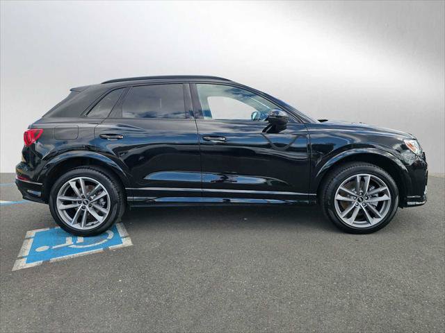 Used 2025 Audi Q3 2.0T Premium w/ Black Optic Sport Package AWD/4WD image 2