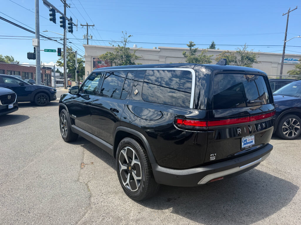 Used 2024 Rivian R1S Adventure AWD/4WD image 3