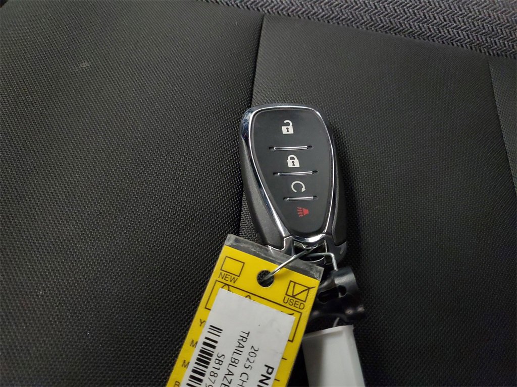 Used 2025 Chevrolet TrailBlazer LT image 28
