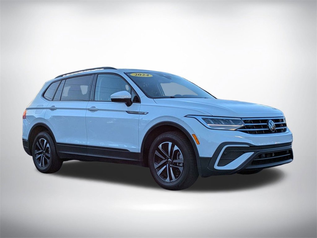 Used 2024 Volkswagen Tiguan S image 2