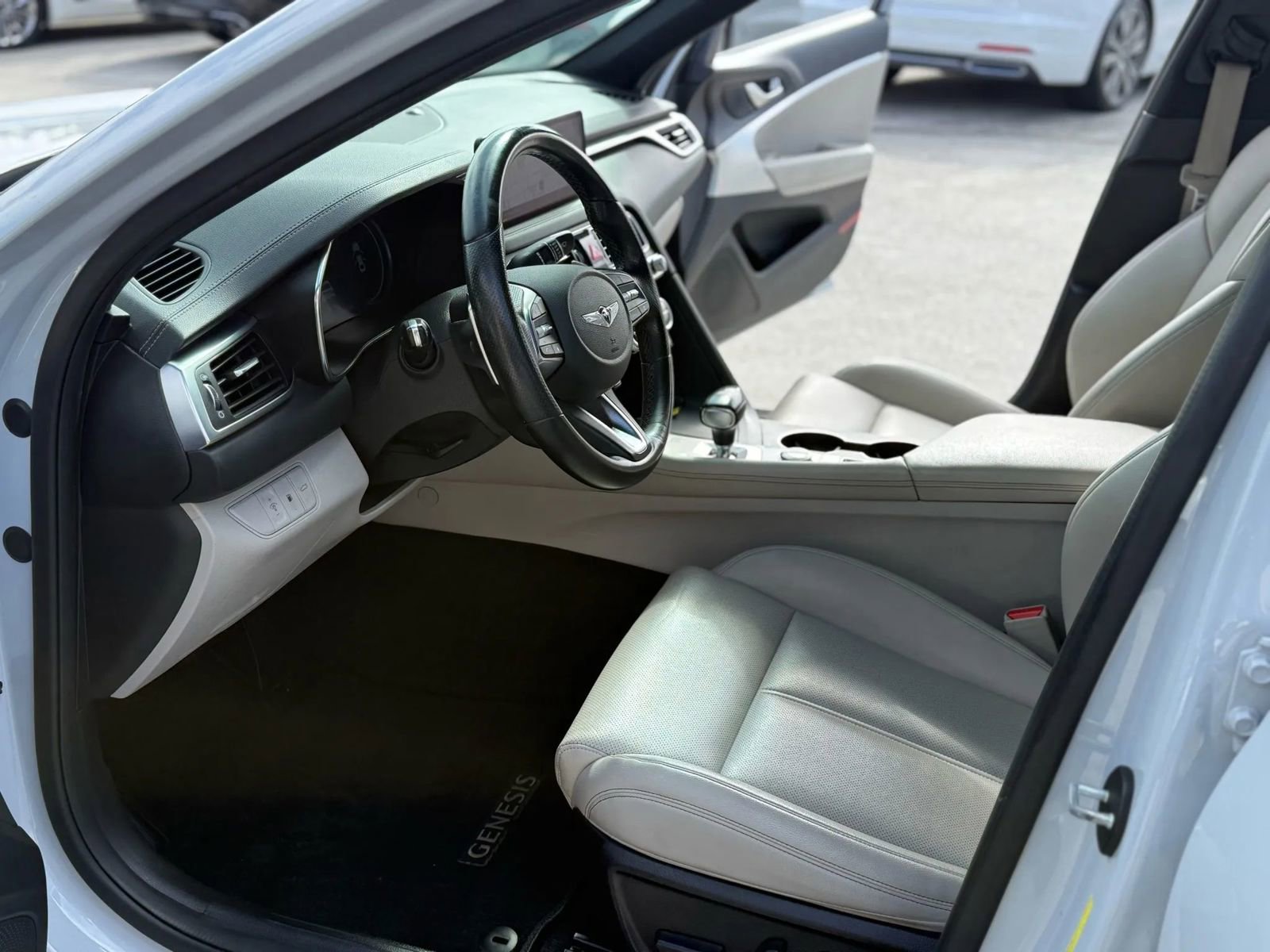 Used 2022 Genesis G70 2.0T image 16
