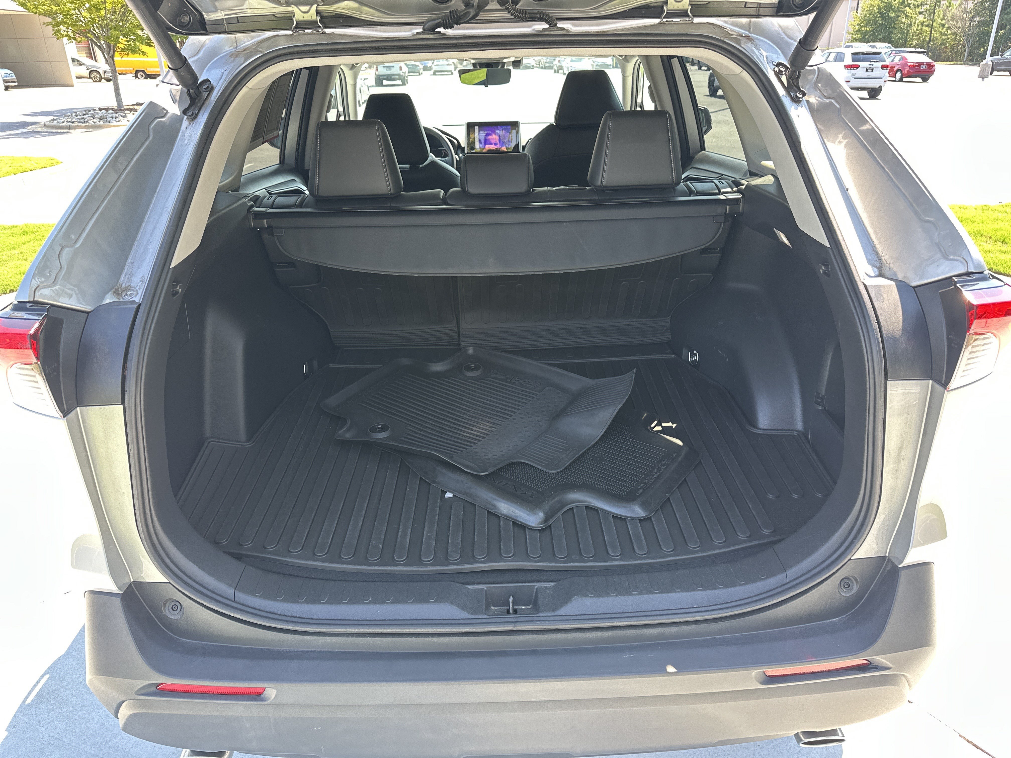 Used 2025 Toyota RAV4 XLE Premium w/ Weather Package FWD image 32