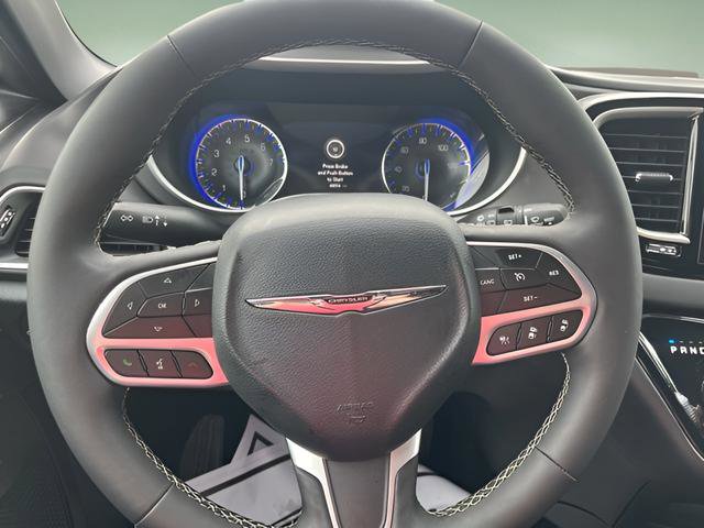 Used 2025 Chrysler Pacifica Select FWD image 15