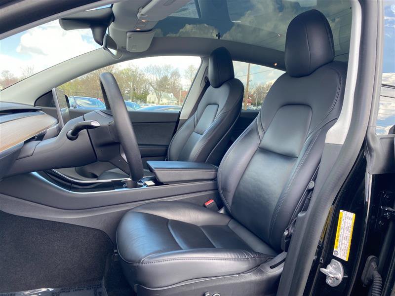 Used 2025 Tesla Model Y Long Range RWD image 9