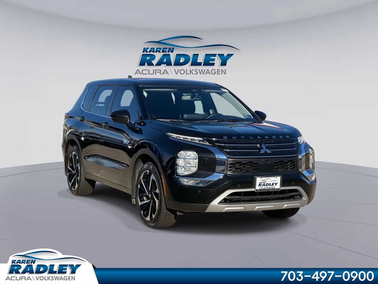 Used 2023 Mitsubishi Outlander SE image 1