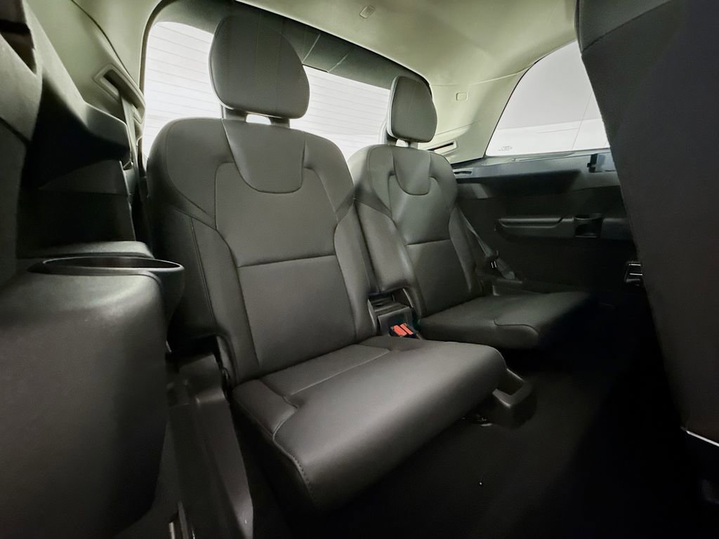 Certified 2025 Volvo XC90 B5 Core w/ Protection Package Premier image 28
