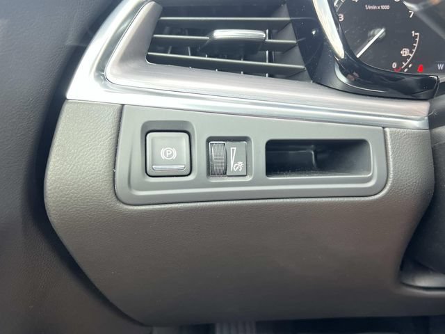 Certified 2025 Cadillac XT5 Luxury w/ LPO, Floor Liner Package FWD image 27