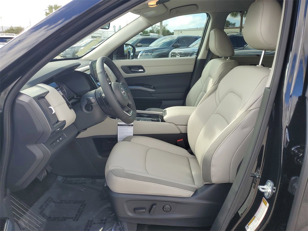 New 2025 Nissan Pathfinder SL image 9