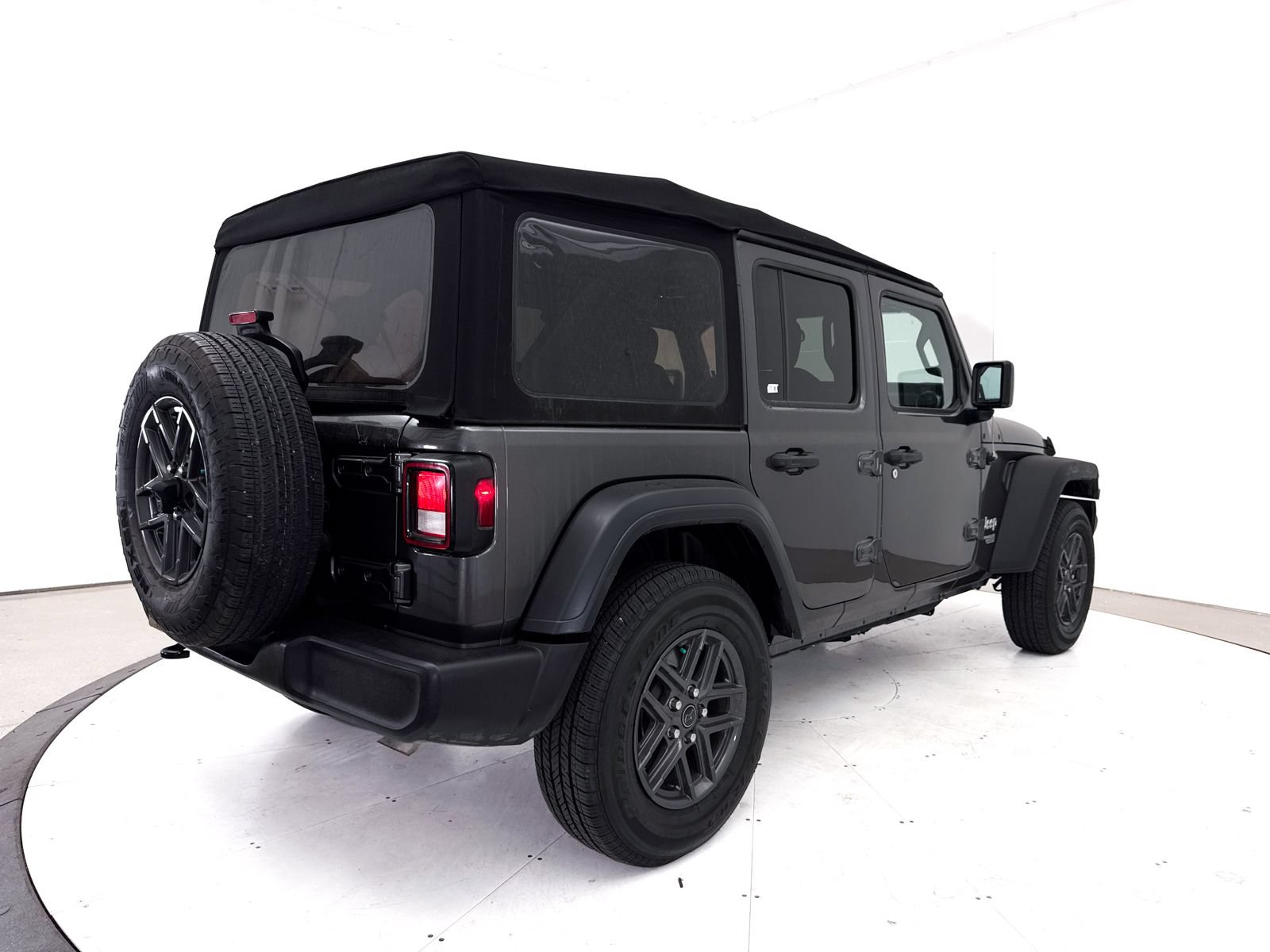 Used 2018 Jeep Wrangler Unlimited Sport AWD/4WD image 12