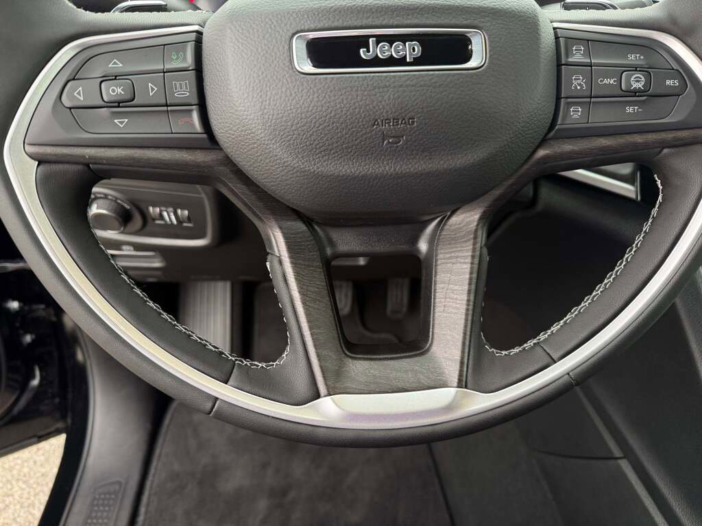 New 2026 Jeep Grand Cherokee Altitude image 23