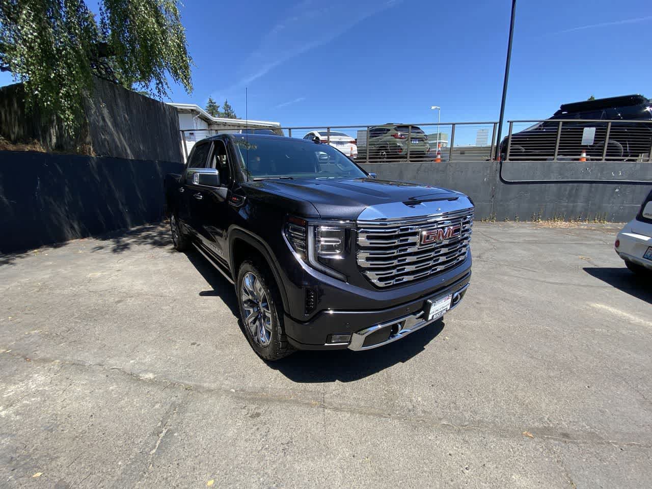 Used 2023 GMC Sierra 1500 Denali w/ Denali Reserve Package AWD/4WD image 8