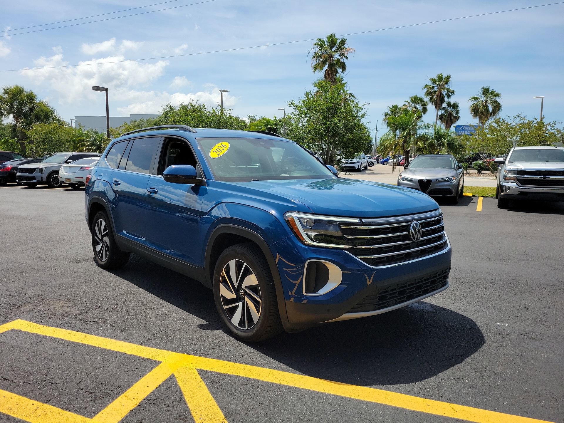 Used 2026 Volkswagen Atlas SE FWD image 2