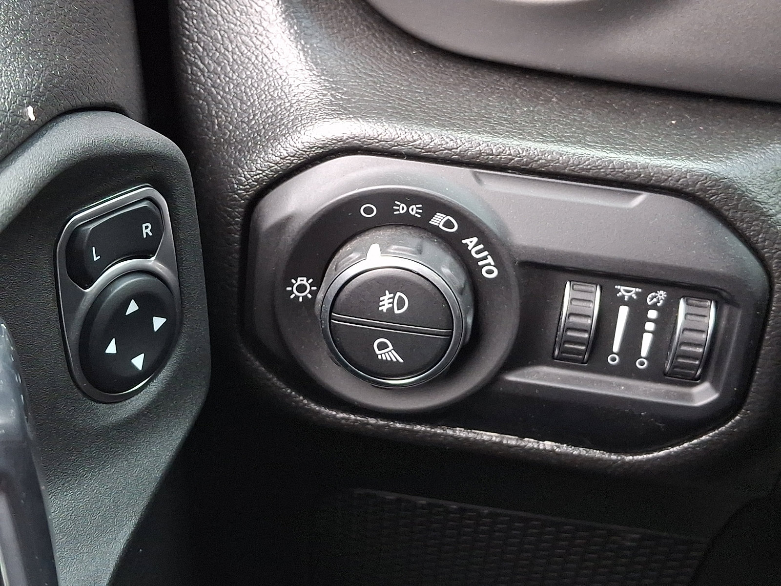 Used 2022 Jeep Gladiator Sport image 29