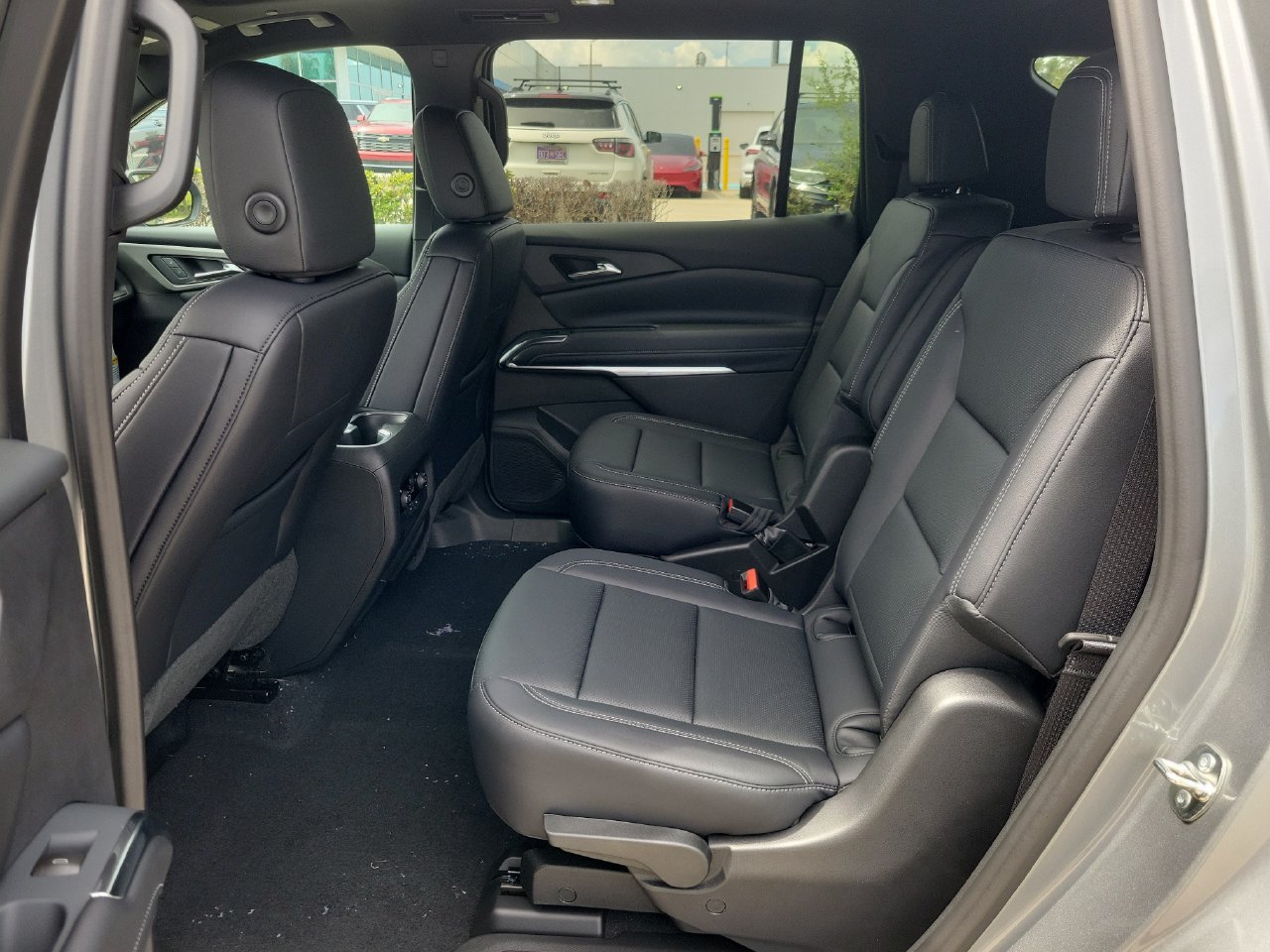 New 2027 Chevrolet Traverse LT w/ Sun and Wheel Package FWD image 10