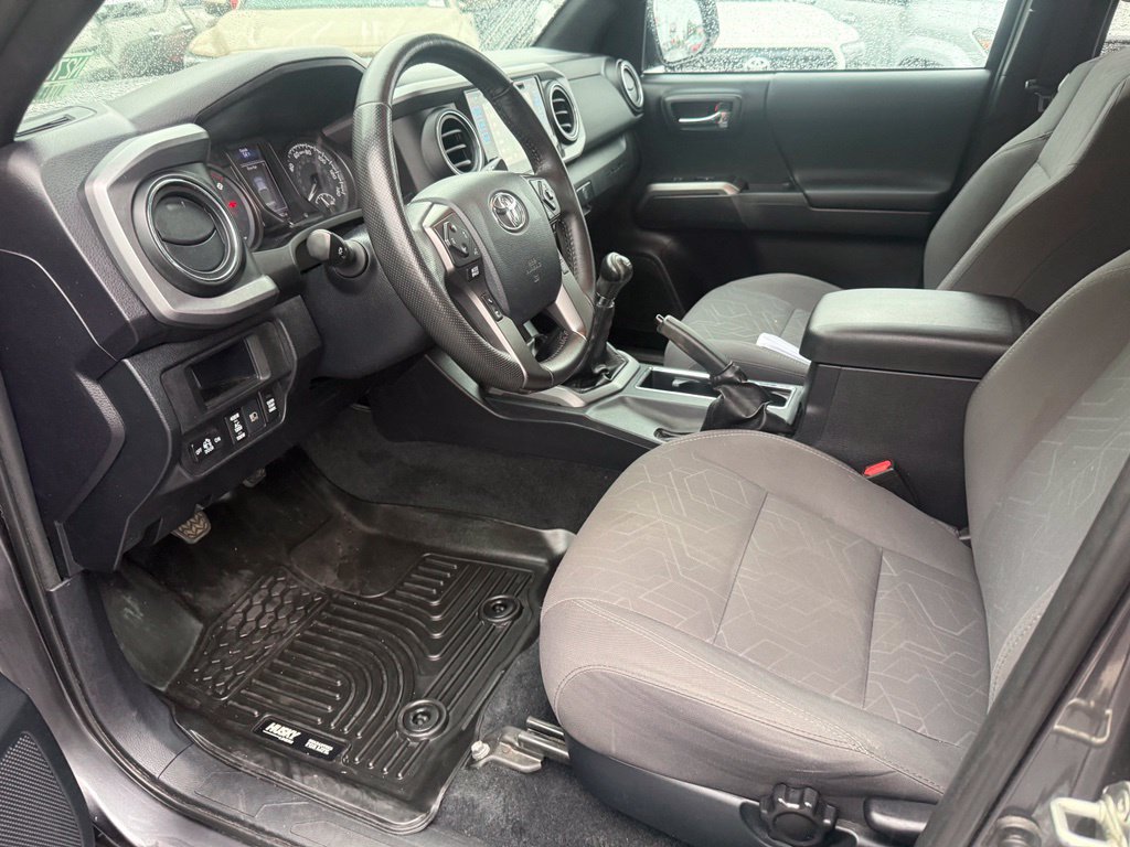 Used 2019 Toyota Tacoma TRD Off-Road AWD/4WD image 14