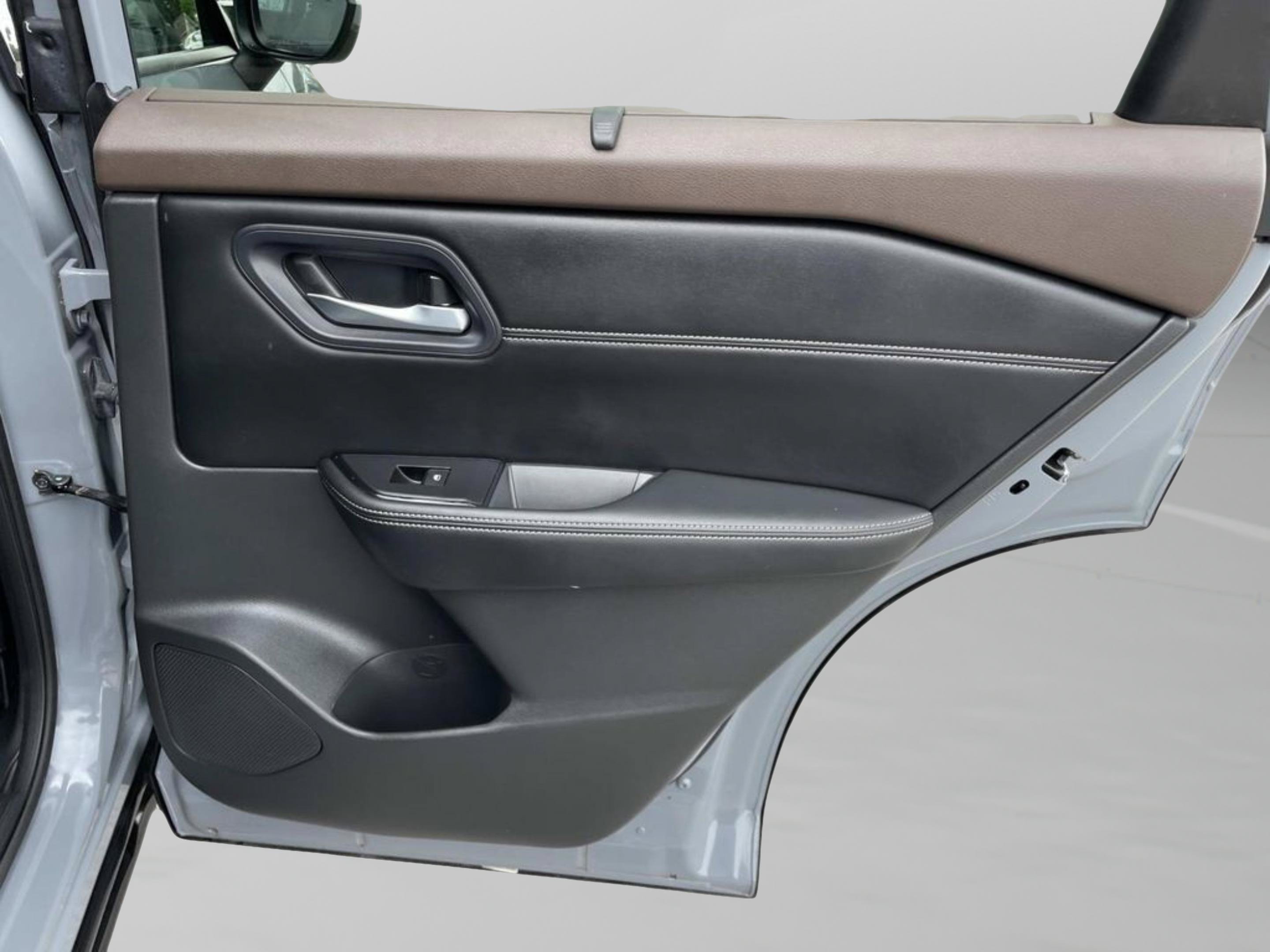 Used 2023 Nissan Rogue SL w/ SL Premium Package FWD image 14