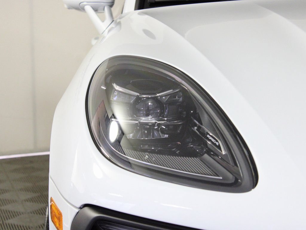 Certified 2026 Porsche Macan AWD/4WD image 11