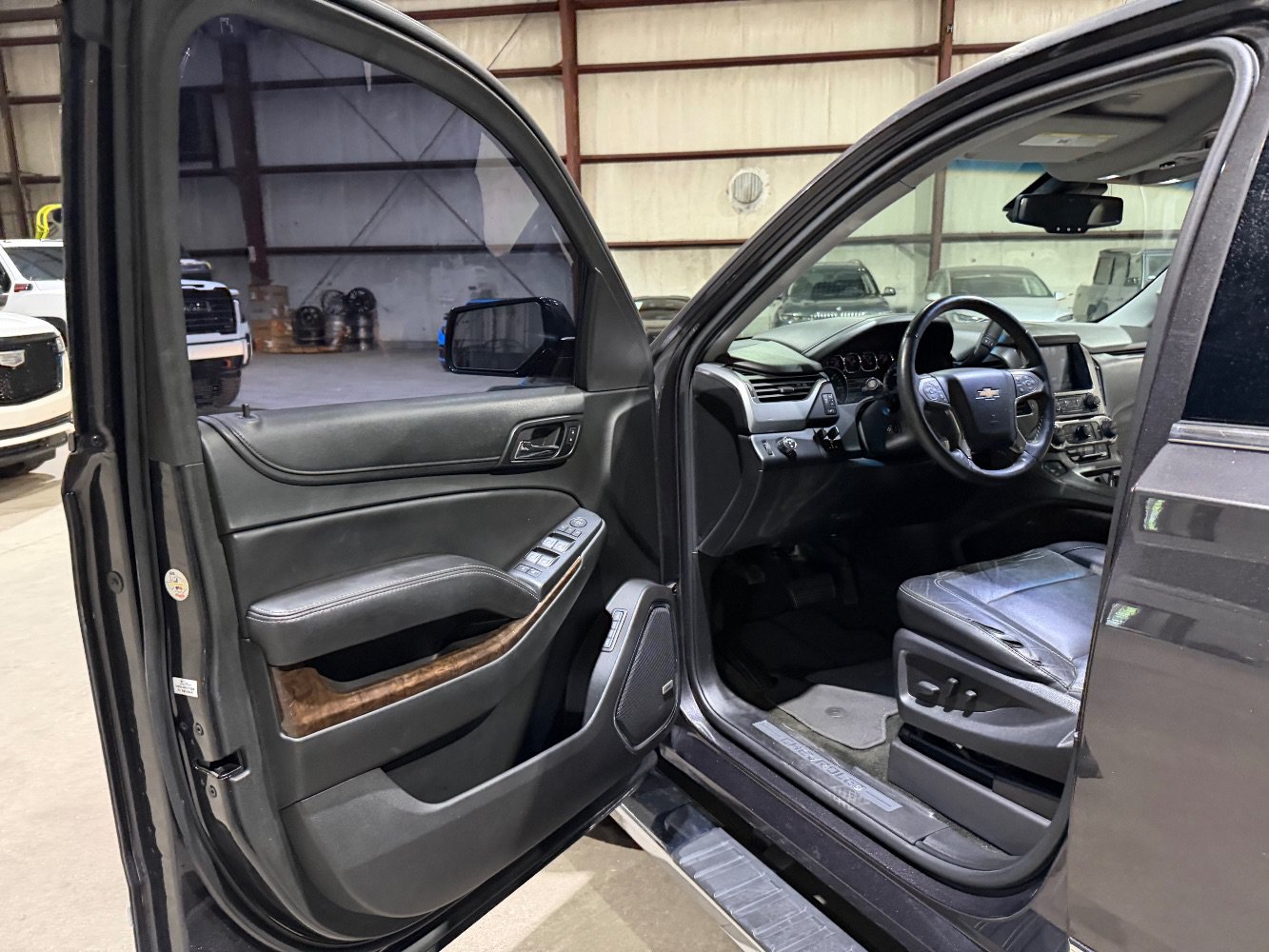 Used 2018 Chevrolet Tahoe LT w/ LT Signature Package RWD image 12