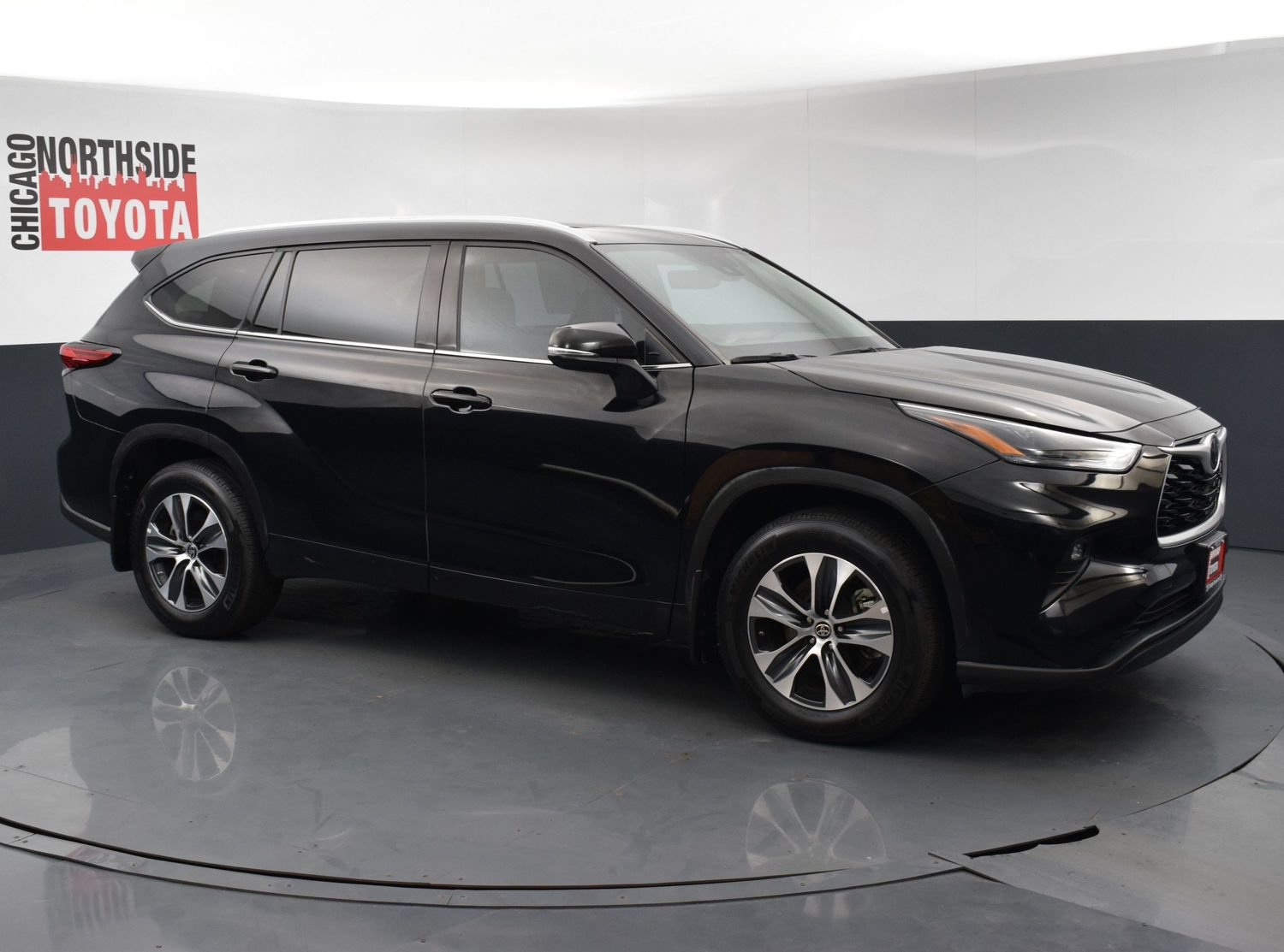 Used 2022 Toyota Highlander XLE AWD/4WD image 6