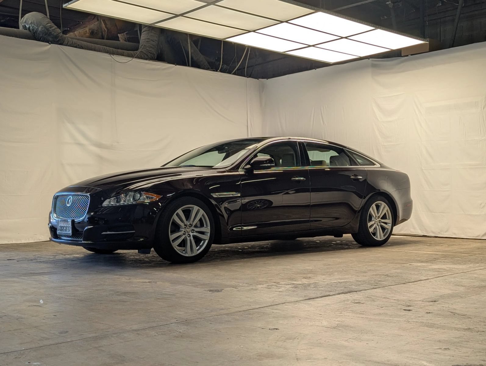 Used 2011 Jaguar XJ L RWD image 2