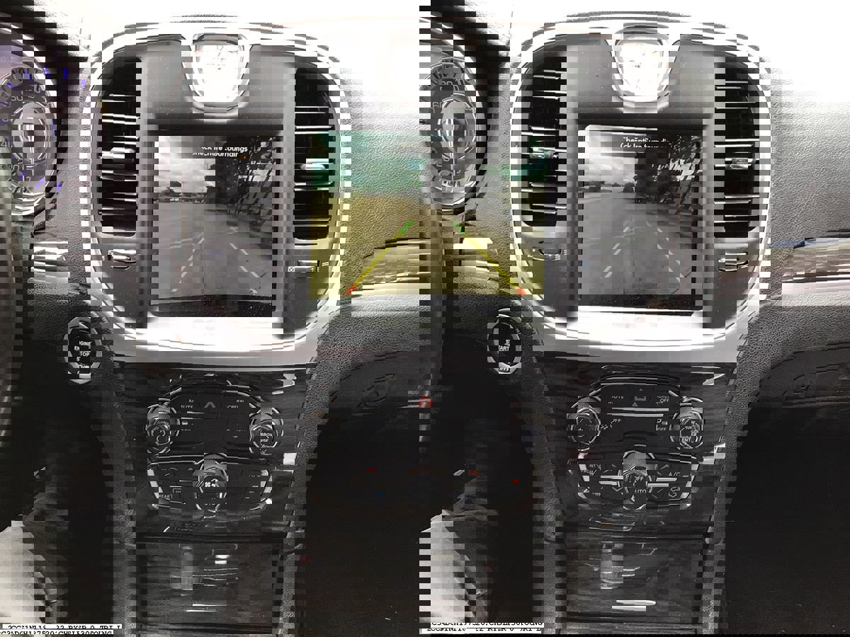 Used 2022 Chrysler 300 Touring L RWD image 9