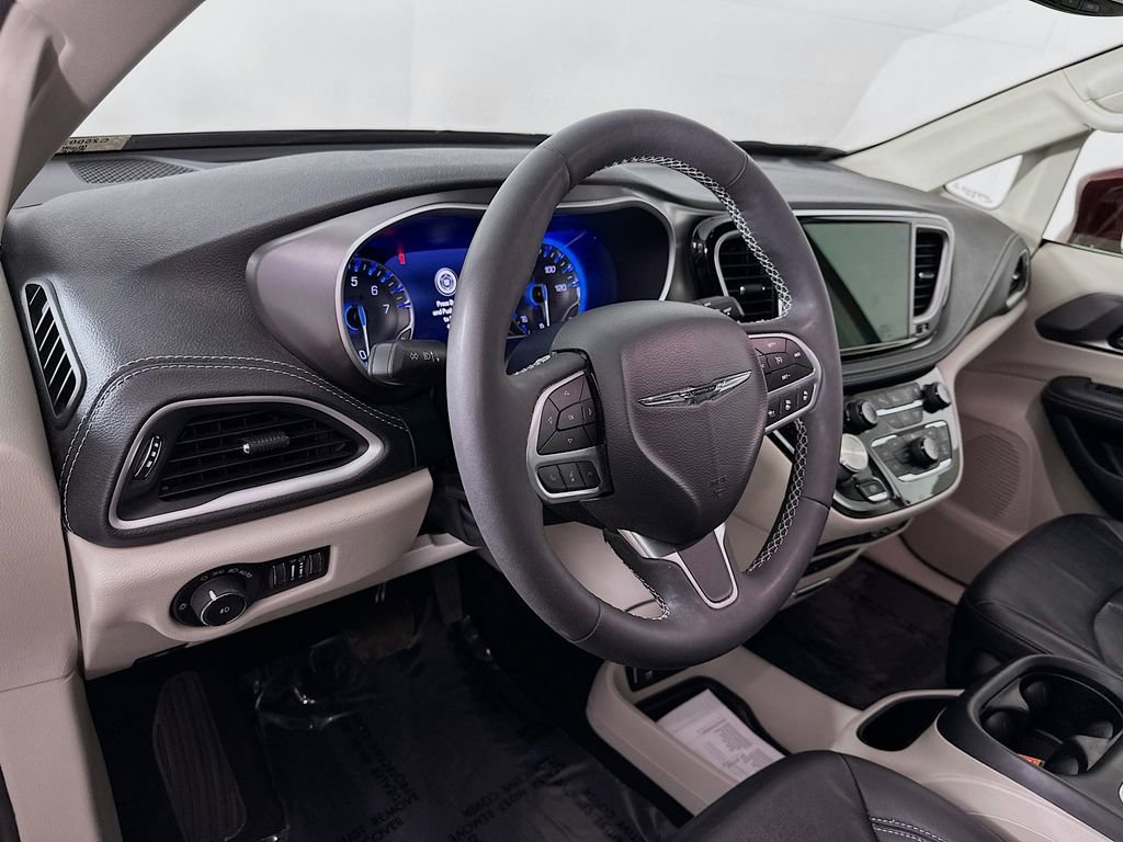 Certified 2022 Chrysler Pacifica Touring-L w/ Uconnect Theater Family Group AWD/4WD image 17