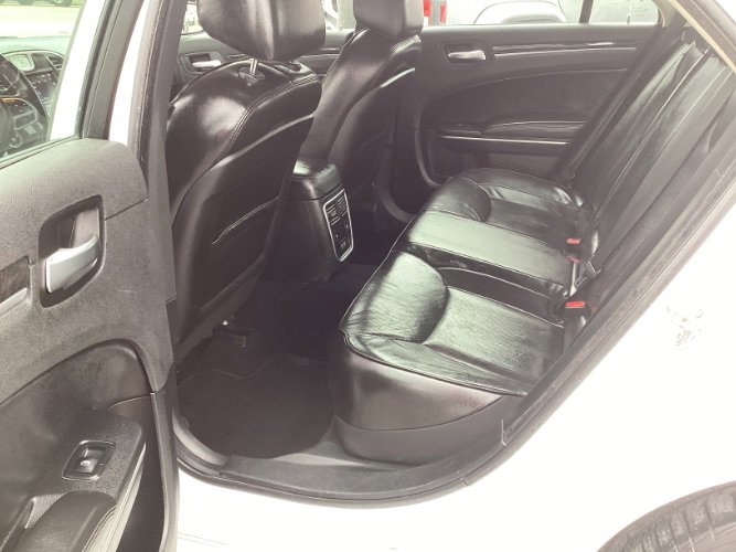 Used 2019 Chrysler 300 Limited image 7