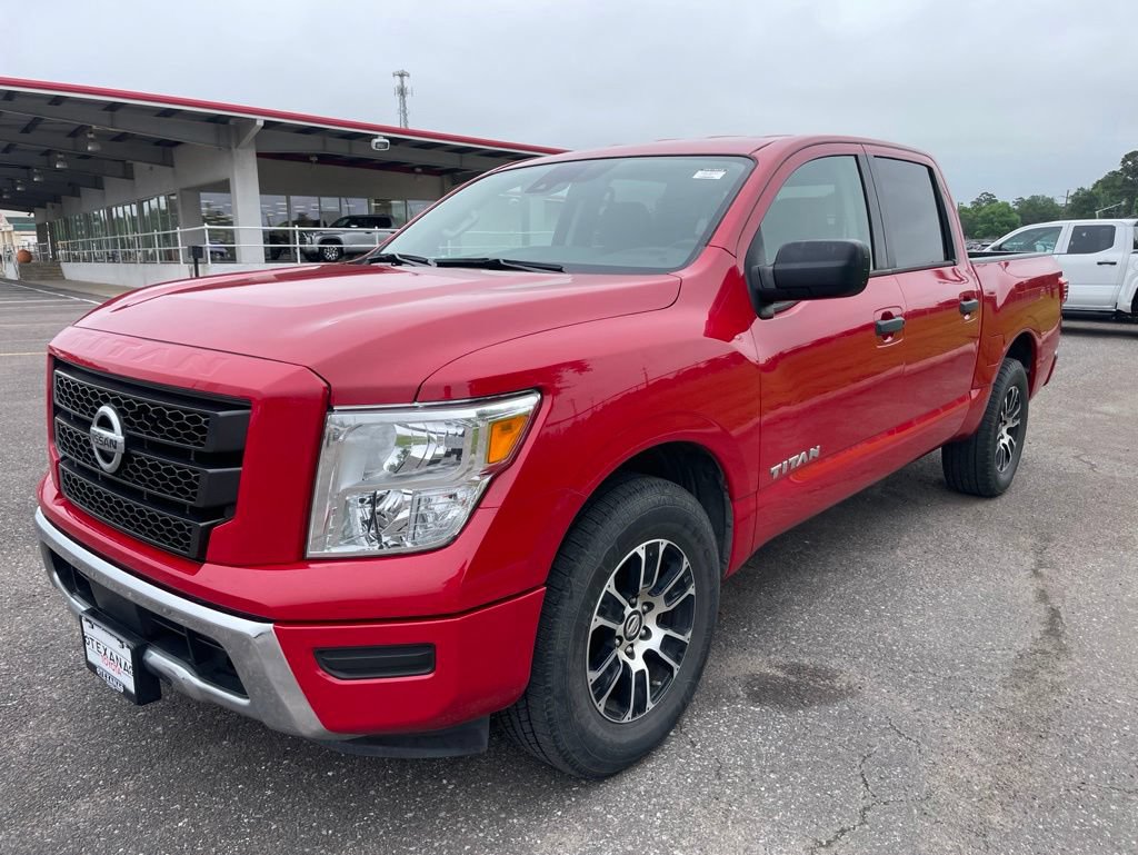 Used 2022 Nissan Titan SV RWD image 3