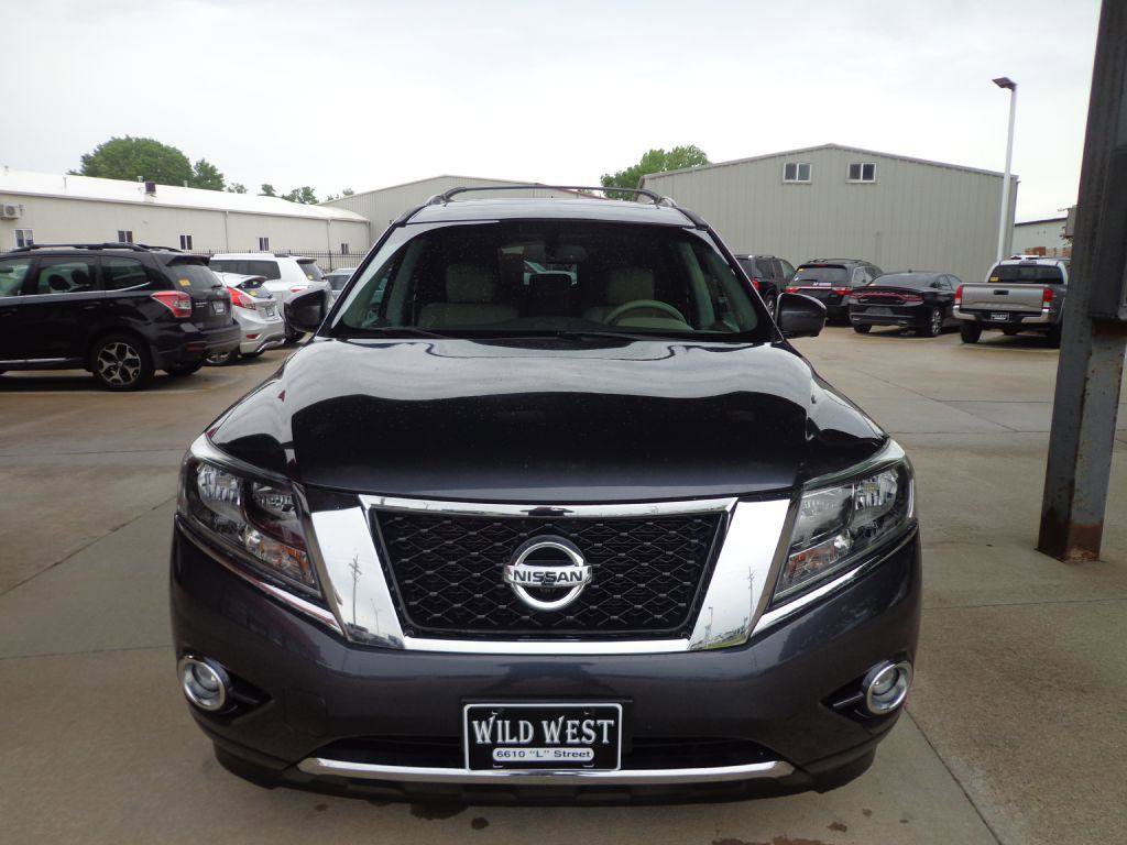 Used 2014 Nissan Pathfinder Platinum image 2