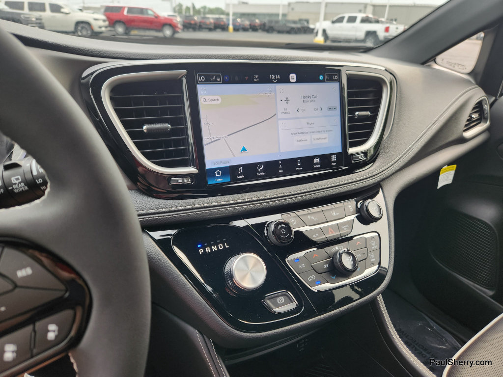 New 2027 Chrysler Pacifica Limited FWD image 5
