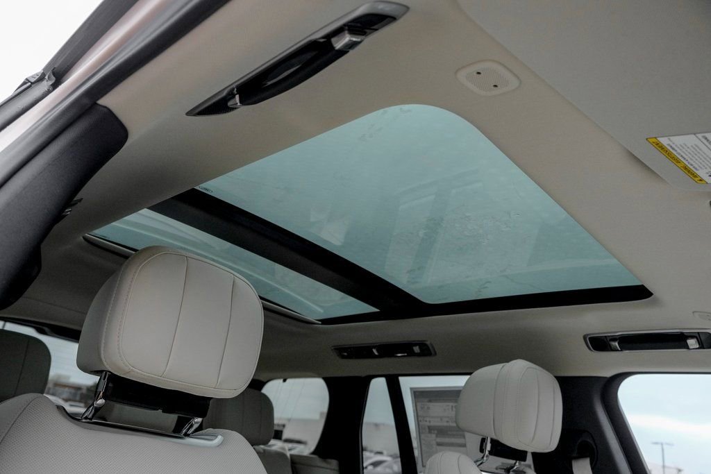New 2025 Land Rover Range Rover SE image 23