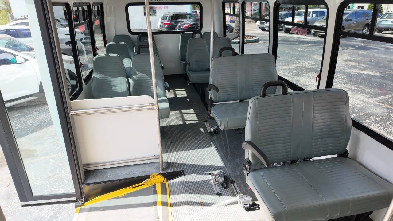 Used 2010 Ford E-450 and Econoline 450 Super Duty RWD image 12