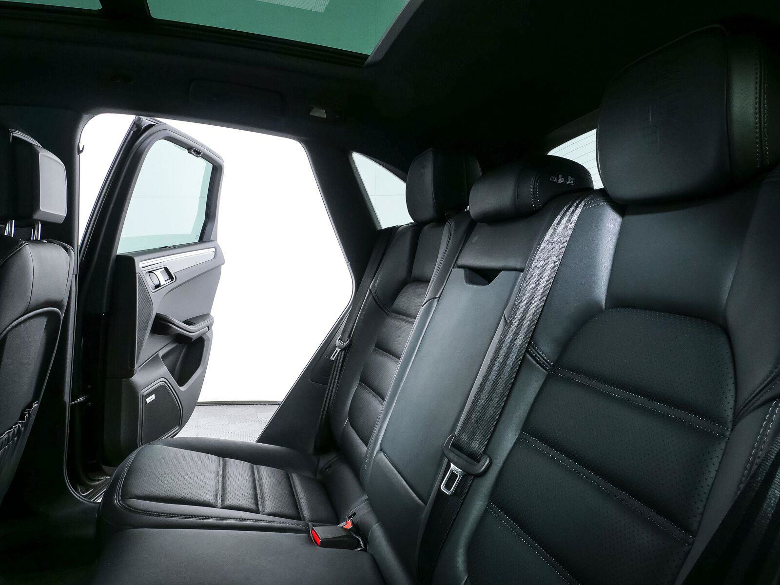 New 2026 Porsche Macan Turbo AWD/4WD image 23