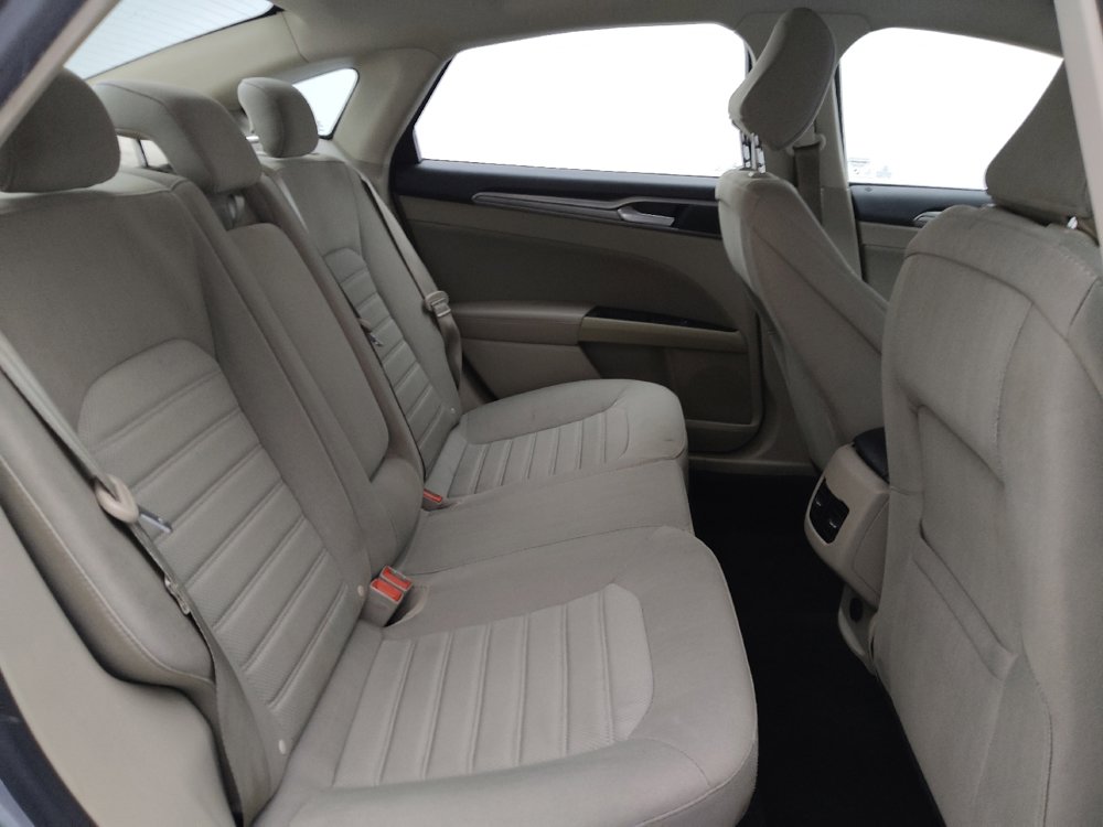 Used 2020 Ford Fusion SE FWD image 19