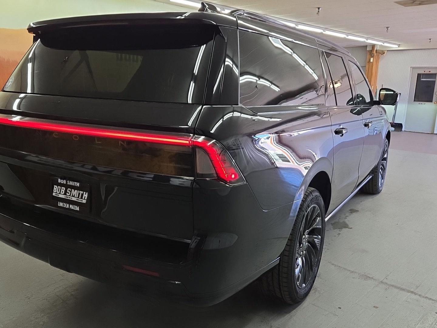 New 2026 Lincoln Navigator L Reserve w/ Jet Appearance Package image 27